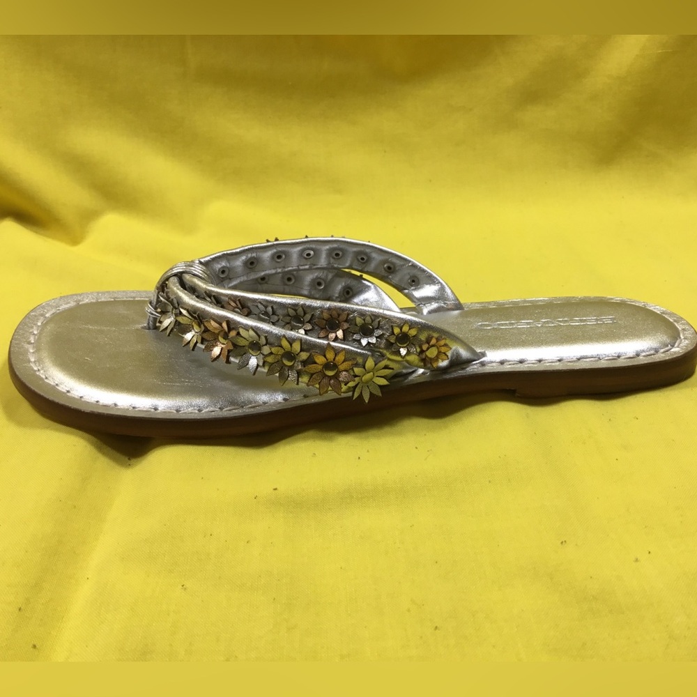 Bernardo Silver Braided Thong Sandals for Women SZ 8 NWT - Picture 7 of 9
